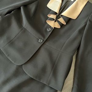 LeSuit black two piece suit. Crape like material. Just beautiful.